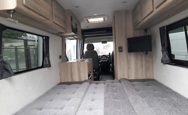 MW21 – 2 Berth Campervan/Motorhome - Fully equipped for your next Adventure