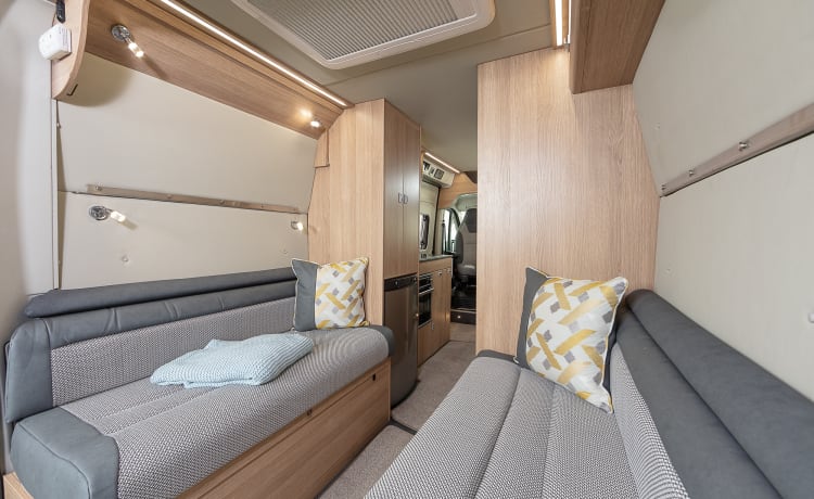 Vehicle 4 – 2-4 posti letto immacolato modello 2021 camper ingannevolmente spazioso