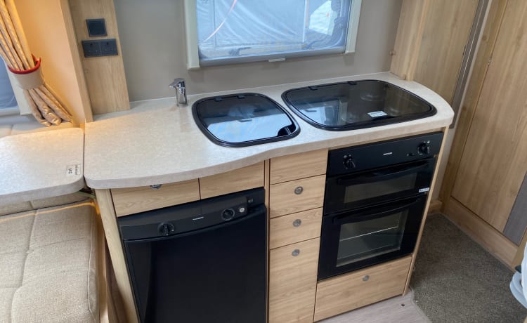 4 berth Peugeot elddis majectik 155 fixed bed 2017 like new 11k mil