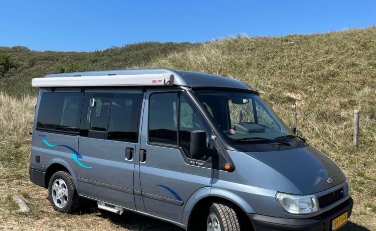 Beau camping-car avec 5 places et 4 couchages