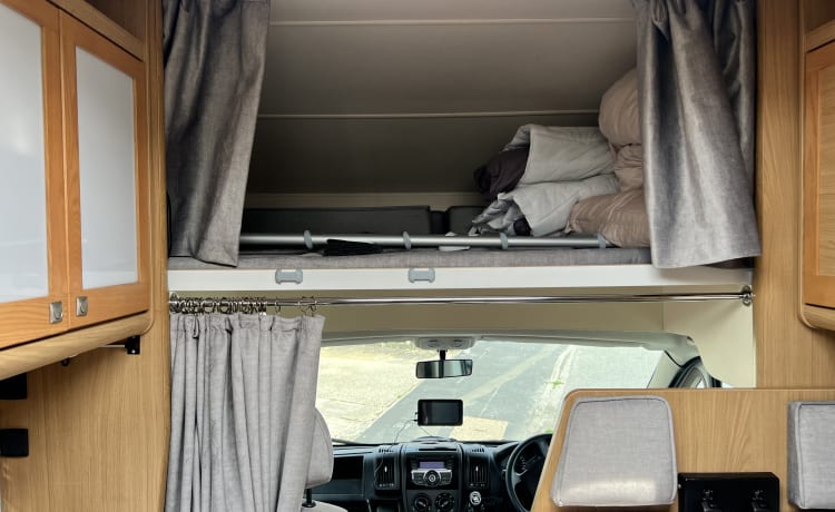 The Adventurer – 6 berth Peugeot AutoQuest 180 