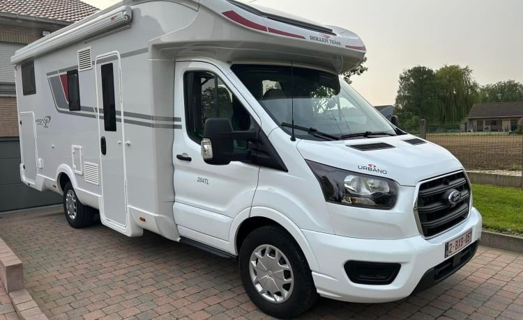 CamperFun – 4p Ford semi-integrated from 2022