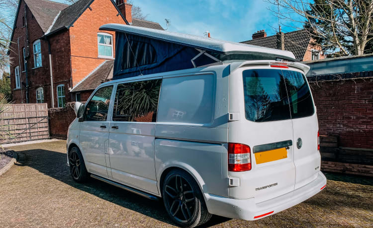 TRAVIS – VW Transporter T5.1 NEW conversion