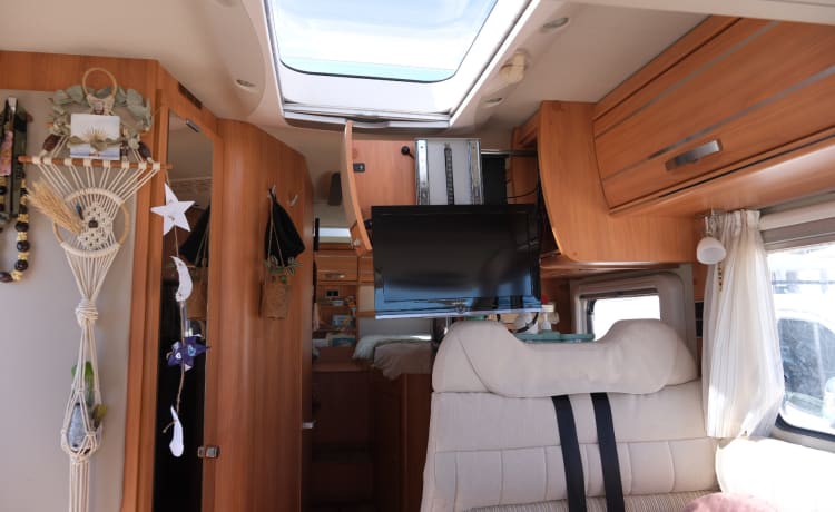 Hymer spacieux, luxueux et très vaste pour des vacances sans soucis