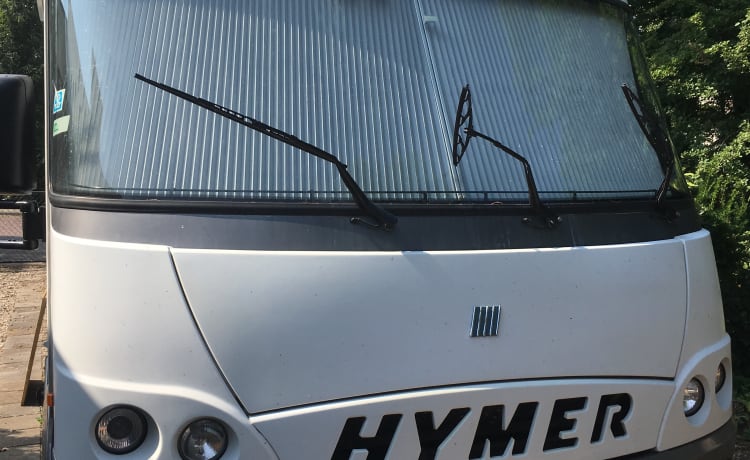 Hymercamper voor 2 of 3 personen te huur.