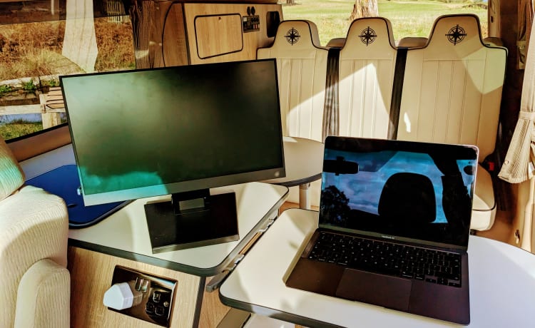 Vamos – Luxury Campervan and Nomad Office