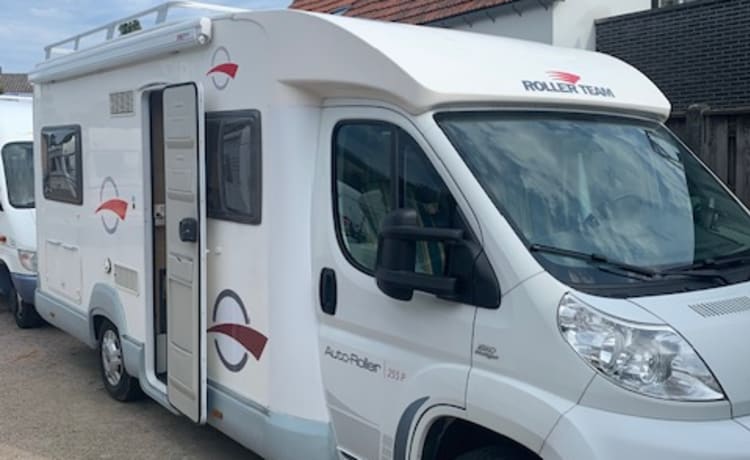 Spacious 3-person Fiat Semi Integral from 2007