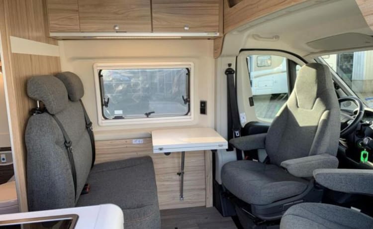 Jo'Berg – Camper autobus Hymer Yellowstone (con tetto sollevabile) del 2019