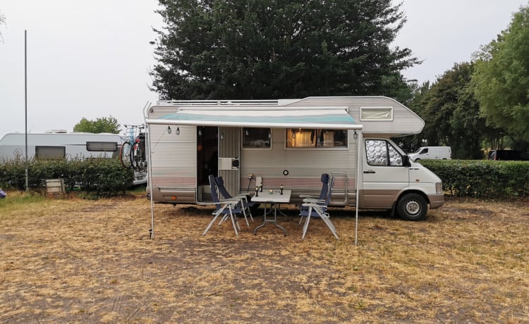 Spacious 6 person Rimor camper fully equipped.