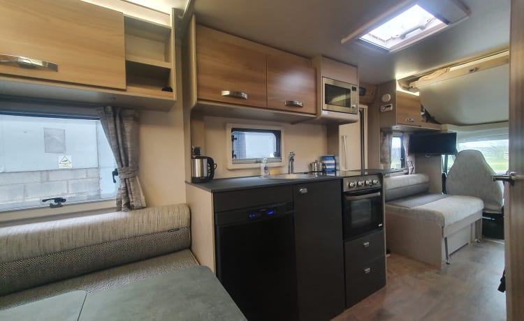 Taylor – 2021 Camper per famiglie con 6 cinture di sicurezza sulla costa dello Yorkshire orientale