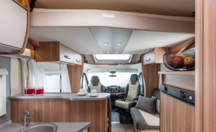 W2 – Nice 4 person camper from 2018!