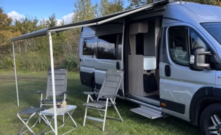 Zilver – Bellissimo bus camper (Argento) con layout pratico e completo