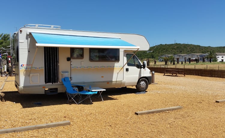 Spacious cozy 6-person family camper 2.8TDI