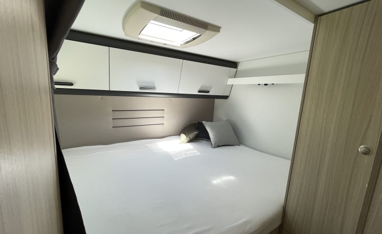 Queen G – Nieuwe en ruime 6-persoons alkoofcamper