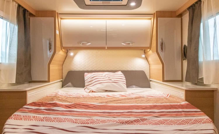 Arcka – Nieuwe, luxueuze camper 5 slaapplaatsen 2021 