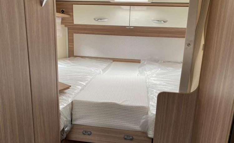 Vrijheid 2 – Luxury Bürstner T726 Length beds + pull-down bed 2021