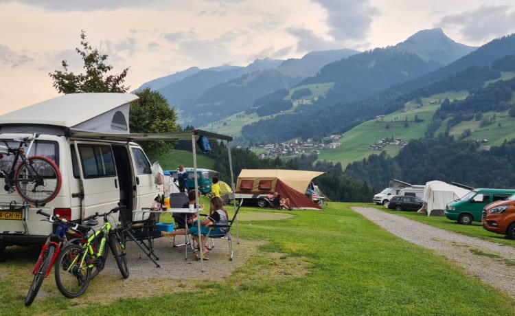 white house! Go on an unforgettable road trip with this T4 Westfalia!