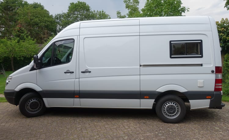 Voor levensgenieters – Camper autobus Mercedes. Completamente equipaggiato.