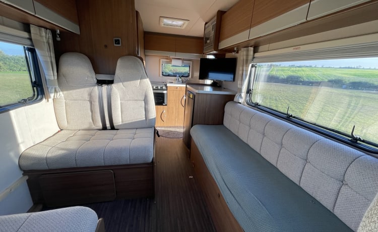 4-persoons Autotrail Tribute, luxe hondvriendelijke camper - Northants/Beds 