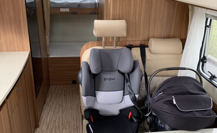 Luxurious and modern family camper for 4 (5-6) people