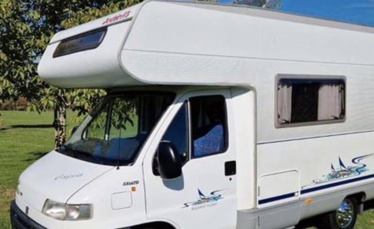 Wonderful and practical Dethleffs camper for 2 to 5 people.