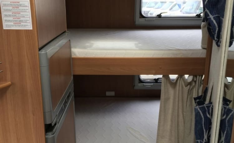 Cel4night – Camper mansardato a 7 posti