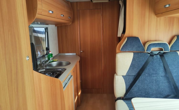 Camper familiare con 6 posti letto