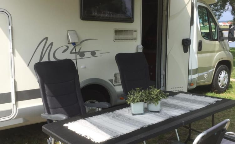 Lowieke – Camping-car familial propre et spacieux!