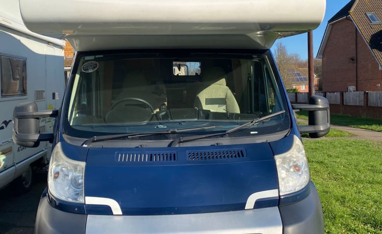 Swift  – 5 berth Swift bus from 2014,insurance,included