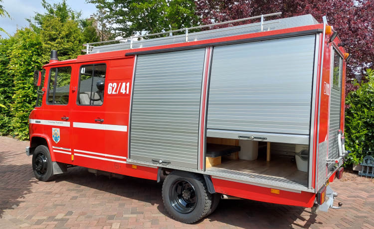 Harrie – Harrie 'Feuerwehrcamper' Mercedes 4-p