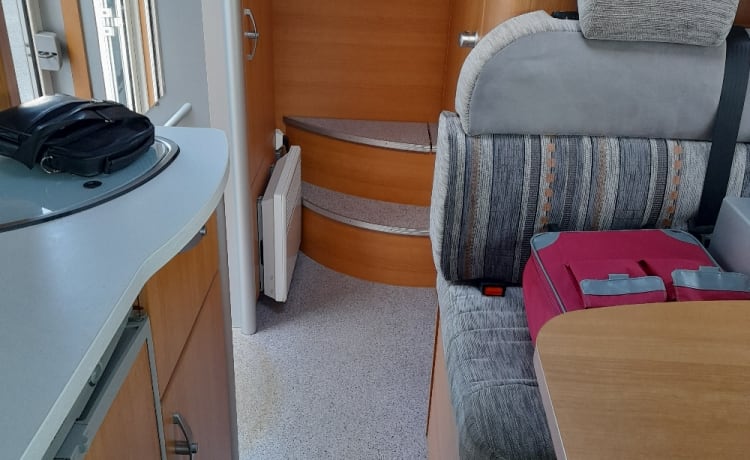 Le CathyChris – Motorhome 4 seats and 3 beds