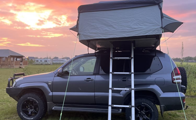 Toyota Land Cruiser 120 met rooftoptent