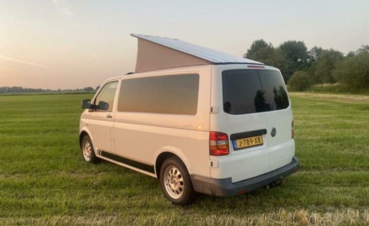 Bernard de bus – Magnifique camping-car VW (2006) pour une aventure à 2 personnes