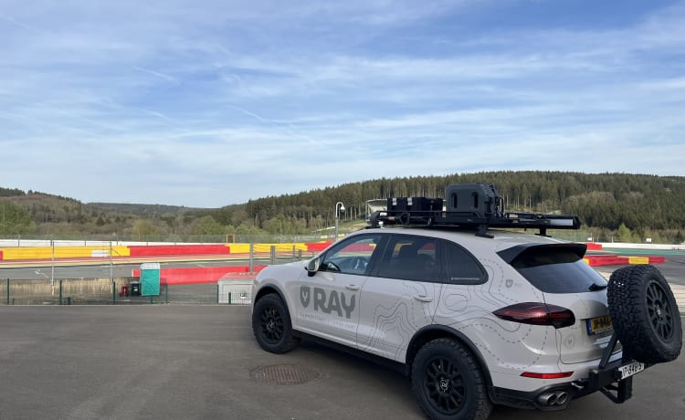 RAY001 – Porsche Cayenne Overland