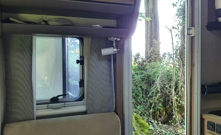 Beautiful luxury and compact (6.40 meters) motorhome with everything you wish for...