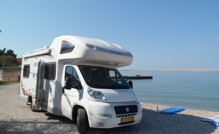 Ruime en complete camper voor een nette prijs