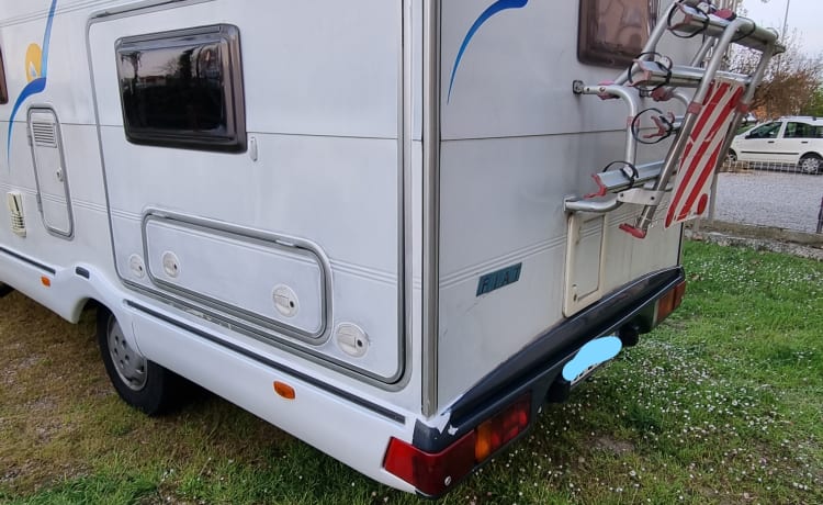 Balai passage d'eau pour le lavage des camping-cars, caravane