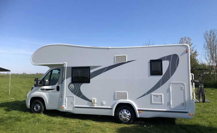 HappyCamper – Op vakantie met een 6 persoons Chausson Alkoof Camper uit 2018? 