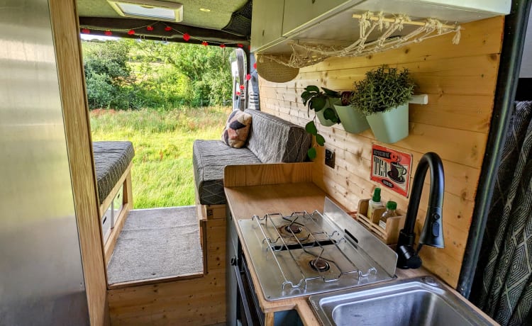 Camping-car - 2, 3 ou 4 couchages. Peut être hors réseau