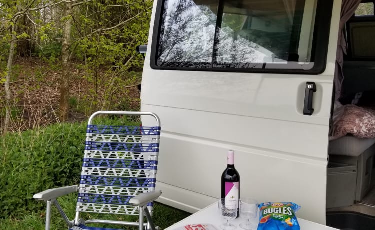 white house! Go on an unforgettable road trip with this T4 Westfalia!