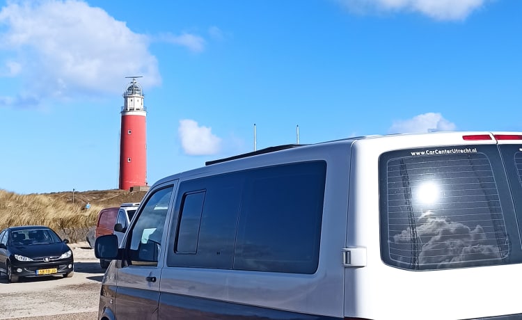 The white and blue dream – Buscamper VW T5