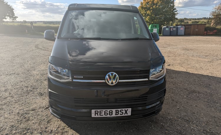 Black Beauty – Transporter VW LWB automatico a 4 cuccette 4 ruote motrici