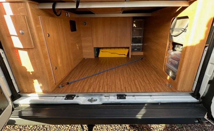 2p Pössl campervan uit 2016