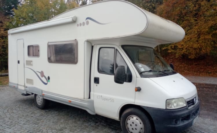 Clipper 50 – Family overcab - 7 seats