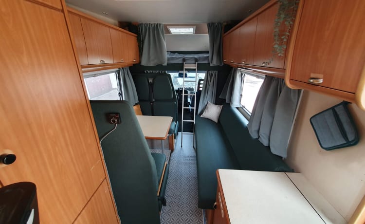 Camping-car spacieux et confortable pour 2 à 4 personnes