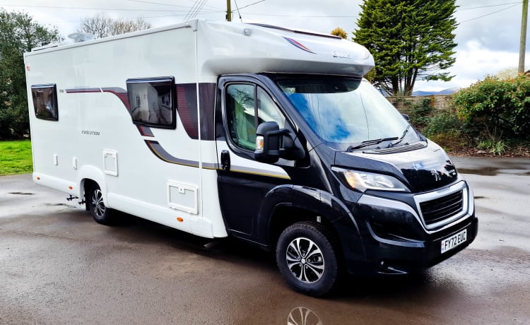 Riley – GLOEDNIEUWE luxe Elddis Evolution 196 camper met 6 slaapplaatsen