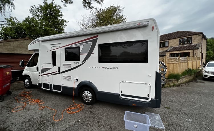 Rewind – Luxury Family Escape: Modern 6-Berth Motorhome ready for an adventure!