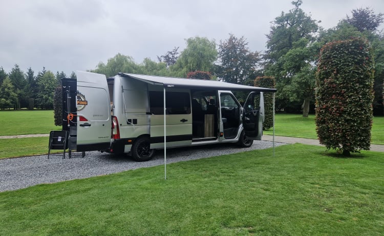 camper – 2er-Renault-Bus aus dem Jahr 2015