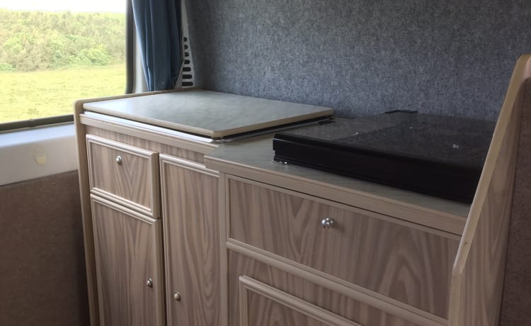 Robbie, 2 Berth Hi Top Camper Van Ruim, comfortabel en zeer gemakkelijk te Dr