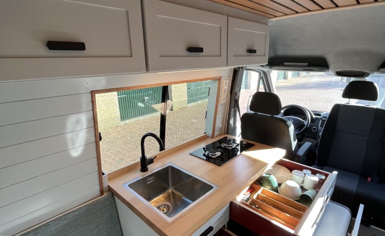 Hank the Van – Mercedes Sprinter di lusso fuori rete